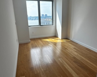 Upper West Side - Photo Thumbnail 15