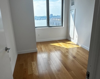 Upper West Side - Photo Thumbnail 2