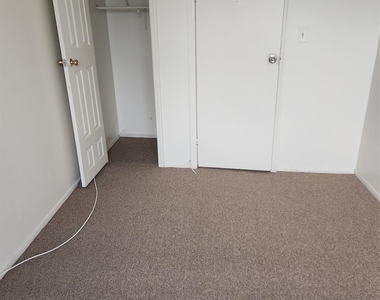 205-11 Hollis Avenue - Photo Thumbnail 4