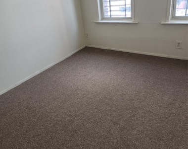 205-11 Hollis Avenue - Photo Thumbnail 5