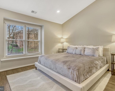 7598 Lakeside Village Drive - Photo Thumbnail 14