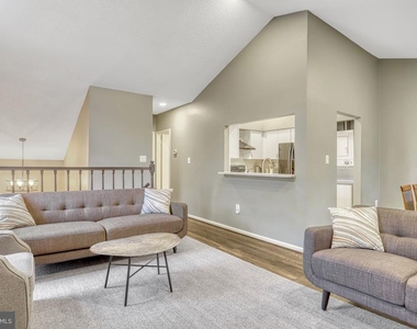 7598 Lakeside Village Drive - Photo Thumbnail 3