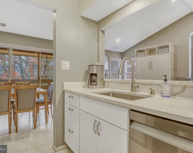 7598 Lakeside Village Drive - Photo Thumbnail 9