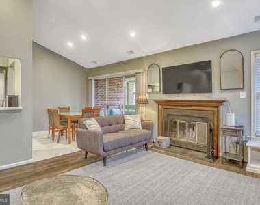 7598 Lakeside Village Drive - Photo Thumbnail 4