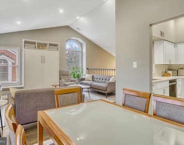 7598 Lakeside Village Drive - Photo Thumbnail 8