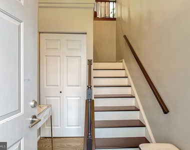 7598 Lakeside Village Drive - Photo Thumbnail 19