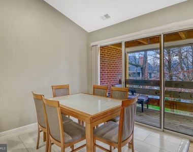 7598 Lakeside Village Drive - Photo Thumbnail 5