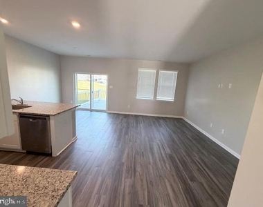 255 Maple Run Drive - Photo Thumbnail 2