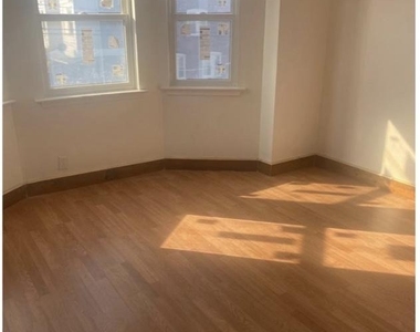 2219 Madison Street - Photo Thumbnail 4