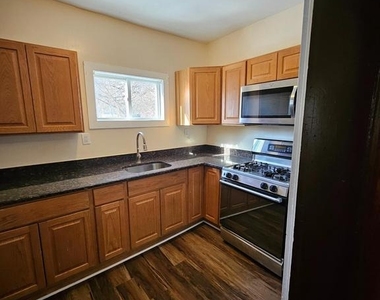 219 Woodlawn Avenue - Photo Thumbnail 5