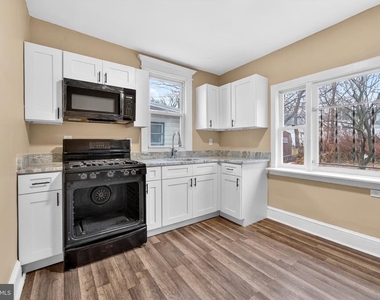 541 Engard Avenue - Photo Thumbnail 6