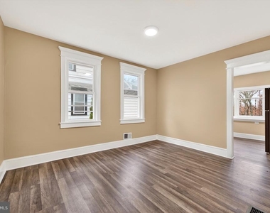 541 Engard Avenue - Photo Thumbnail 5