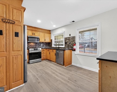 6 Sherwood Lane - Photo Thumbnail 3