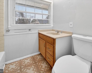 6 Sherwood Lane - Photo Thumbnail 5