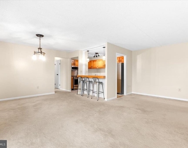 1745 Edgewood Hill Circle - Photo Thumbnail 4