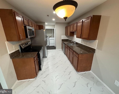 4641 Deepwood Court - Photo Thumbnail 5