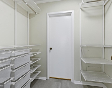 5225 Pooks Hill Road - Photo Thumbnail 10