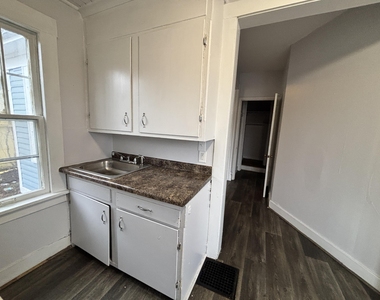 1404 W Michigan Avenue - Photo Thumbnail 4