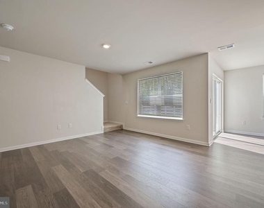 633 Currant Circle - Photo Thumbnail 6