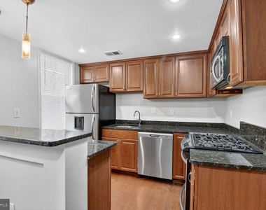 1364 Constitution Avenue Ne - Photo Thumbnail 6