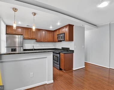 1364 Constitution Avenue Ne - Photo Thumbnail 5