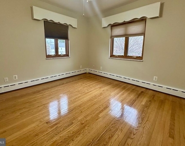 3007 Oliver Street Nw - Photo Thumbnail 2