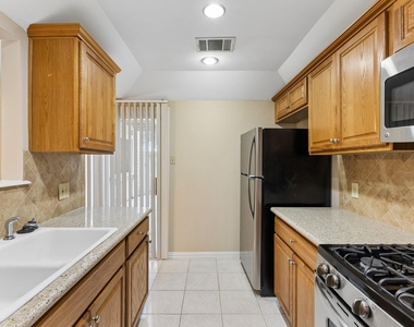 8340 Fathom Cir - Photo Thumbnail 12