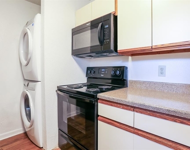 912 W 22nd St - Photo Thumbnail 3