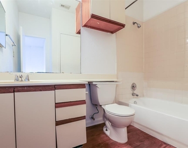 912 W 22nd St - Photo Thumbnail 5
