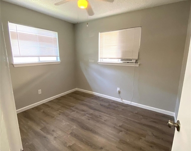 404 Swanee Dr - Photo Thumbnail 3