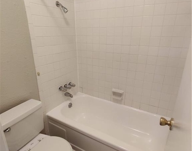 400 W 34th St - Photo Thumbnail 5