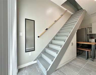914 E 39th St - Photo Thumbnail 20