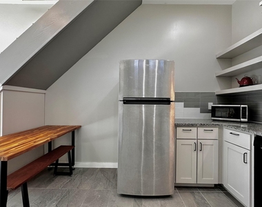 914 E 39th St - Photo Thumbnail 1