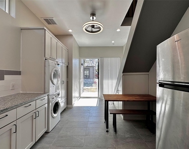 914 E 39th St - Photo Thumbnail 4