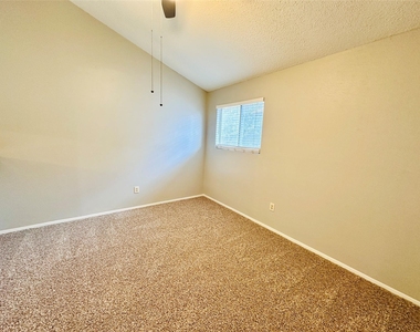 3702 S Second St - Photo Thumbnail 7