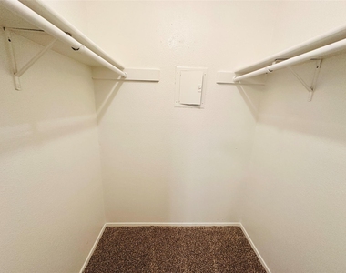 3702 S Second St - Photo Thumbnail 10