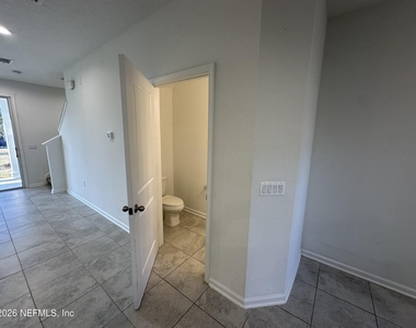 136 Pinebury Lane - Photo Thumbnail 6