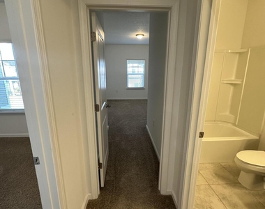 136 Pinebury Lane - Photo Thumbnail 17