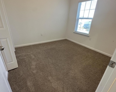 136 Pinebury Lane - Photo Thumbnail 13