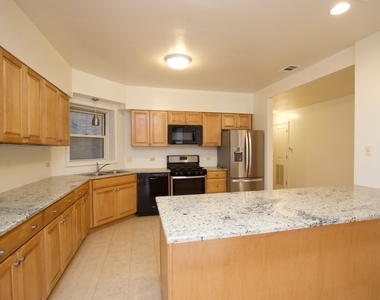 6711 N Sheridan Road - Photo Thumbnail 1