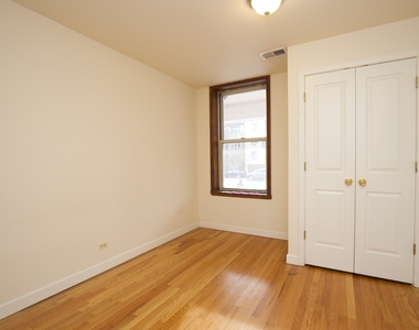 6711 N Sheridan Road - Photo Thumbnail 8
