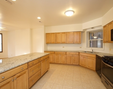 6711 N Sheridan Road - Photo Thumbnail 3