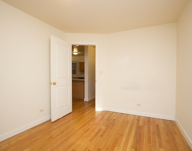 6711 N Sheridan Road - Photo Thumbnail 9