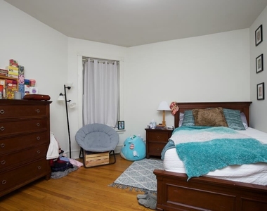 6717 N Sheridan Road - Photo Thumbnail 10