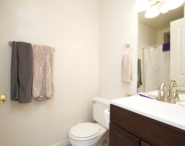 6717 N Sheridan Road - Photo Thumbnail 14