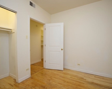 6713 N Sheridan Road - Photo Thumbnail 14