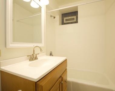 6713 N Sheridan Road - Photo Thumbnail 12