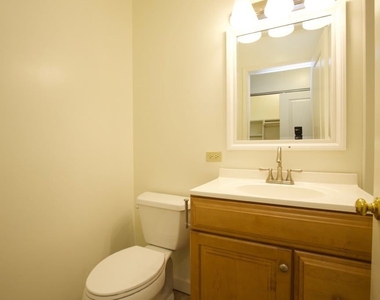 6713 N Sheridan Road - Photo Thumbnail 11