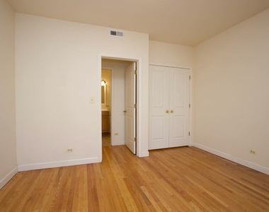 6713 N Sheridan Road - Photo Thumbnail 16