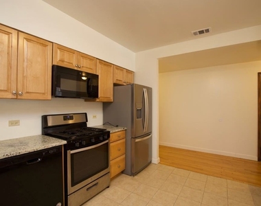 6713 N Sheridan Road - Photo Thumbnail 4